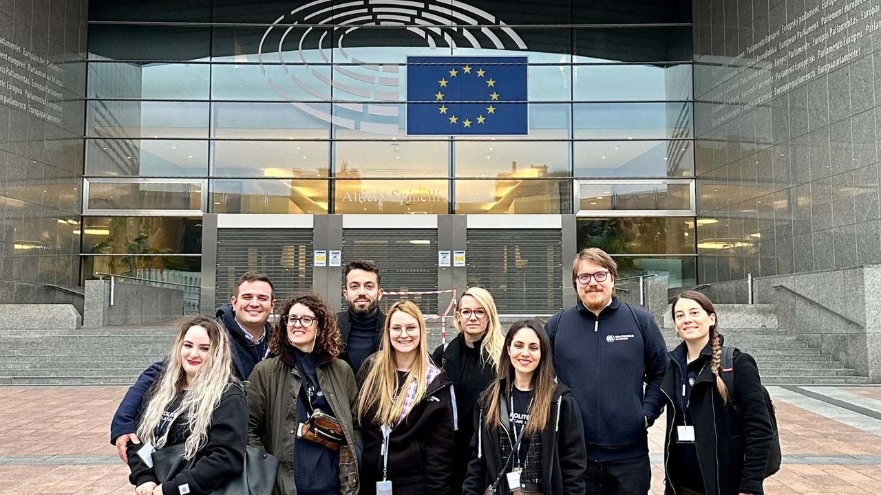 Alberto Antonietti and his colleagues from the European Talent Academy in front of the European Parliament